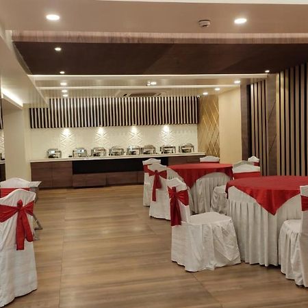 Hotel Poseidon Inn Lucknow Exteriör bild