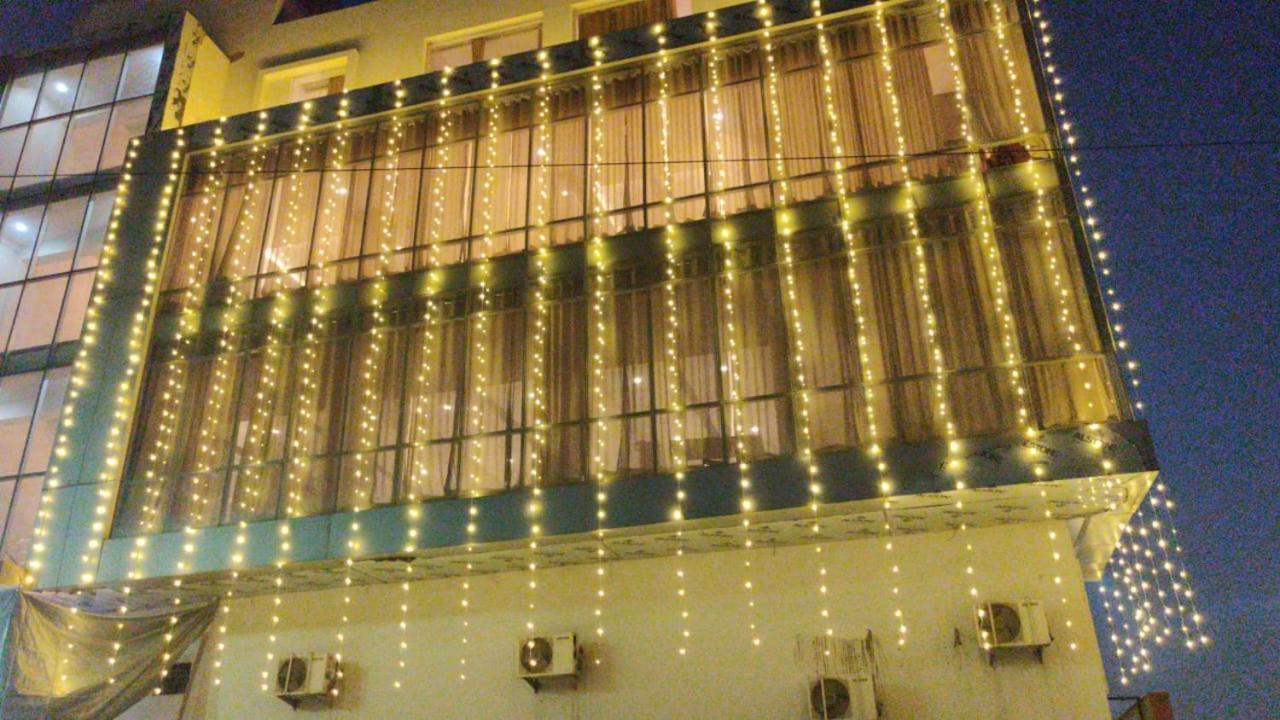 Hotel Poseidon Inn Lucknow Exteriör bild