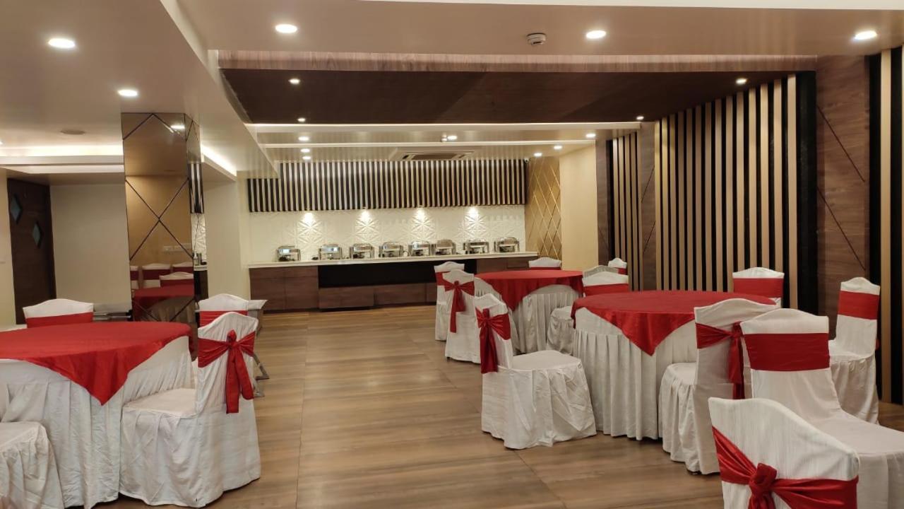 Hotel Poseidon Inn Lucknow Exteriör bild