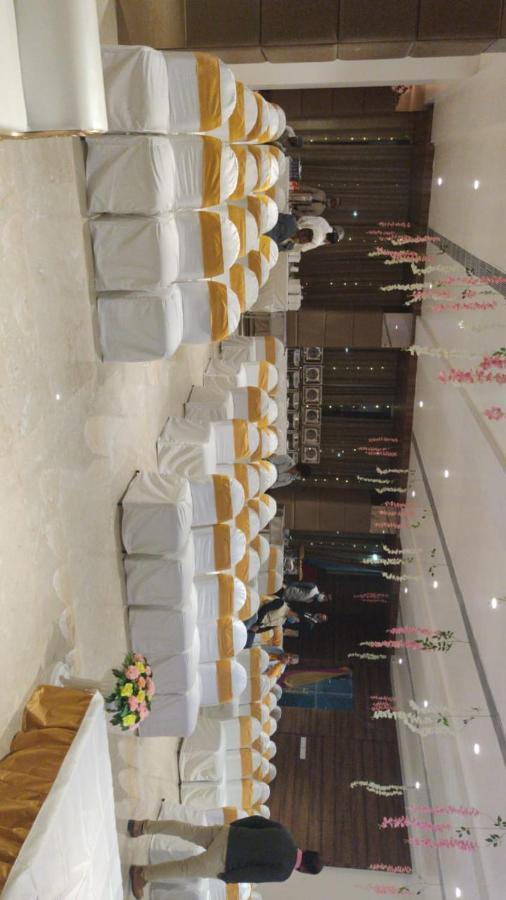 Hotel Poseidon Inn Lucknow Exteriör bild